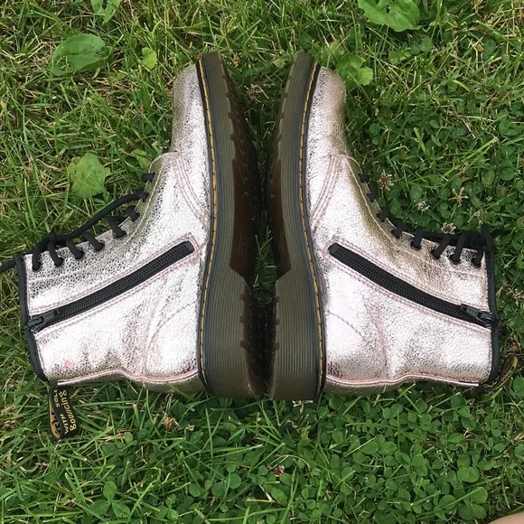 Dr. Martens Crinkle Metallic Lace Up Boots Size 5 Girls in Pink Disco Crinkle - Picture 4 of 11